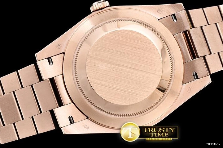 0912 RDD0218A – DayDate 40mm Casual 690
